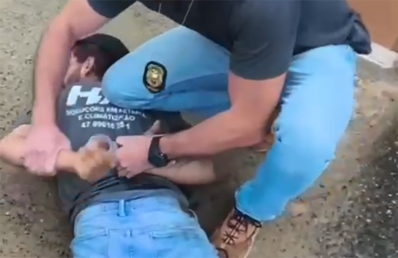 1ª DP de Joinville faz prisão em flagrante por receptação e extorsão e recupera carga de motos elétricas